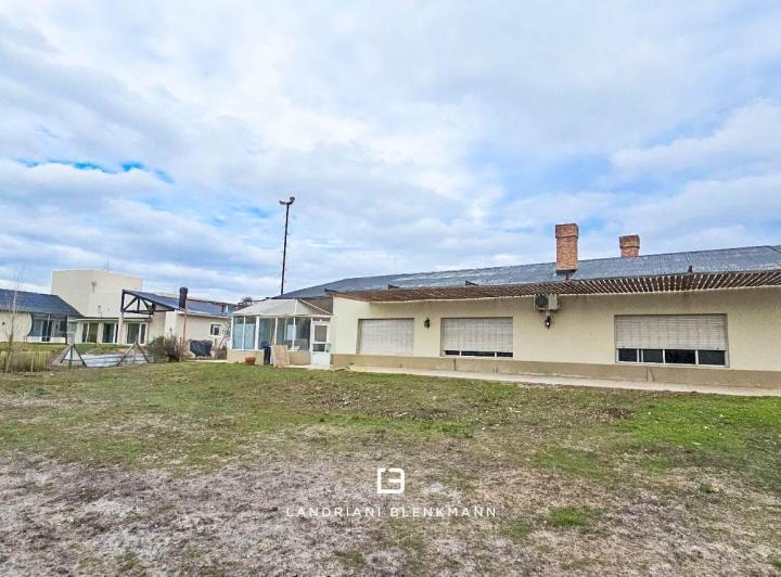 Casa · 3300m² · 7 Ambientes