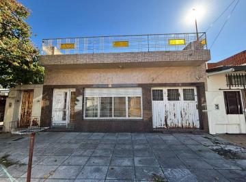 Casa · 267m² · 4 Ambientes · 1 Cochera · Venta Casa y Galpon Villa Bosch Acepta Permuta