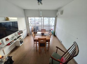 Departamento · 64m² · 3 Ambientes · Venta 3 Amb Frente Piso 7 Balcón Luz Versalles.