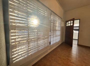 Casa · 83m² · 4 Ambientes · 1 Cochera · Venta Casa 4 Ambientes Villa Sarmiento Cochera