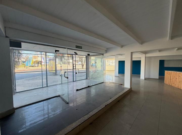 Local comercial · 230m² · 4 Ambientes