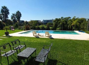 Casa · 308m² · 7 Ambientes · 5 Cocheras · Imponente Casa Moderna de 4 Dorm. Sobre 1028 m² de Lote Al Pulmón de La Reserva