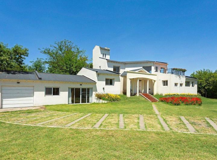 Casa · 380m² · 10 Ambientes · 1 Cochera