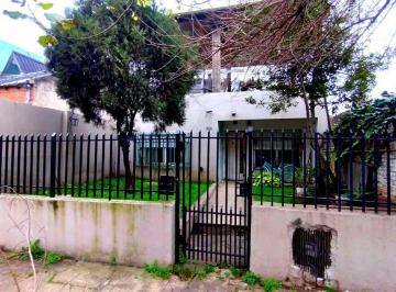 Casa · 150m² · 6 Ambientes · 1 Cochera · Casa en Venta en Isidro Casanova, Santiago 5500 con Departamento Para Posible Renta