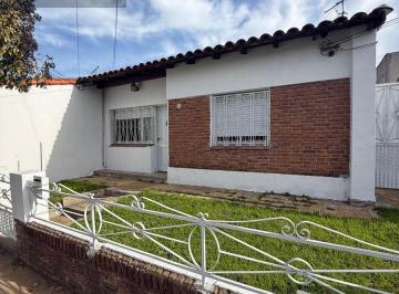 PH · 48m² · 3 Ambientes · 1 Cochera · Alquiler Casa Tipo PH 3 Ambientes. Barrio Nuevo. Banfield Este.