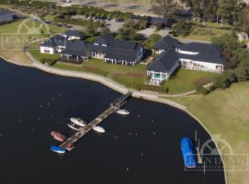 Terreno · 900m² · Lote Mediterráneo en Barrio Náutico Albanueva. Único por Ubicación Sobre Marinas H