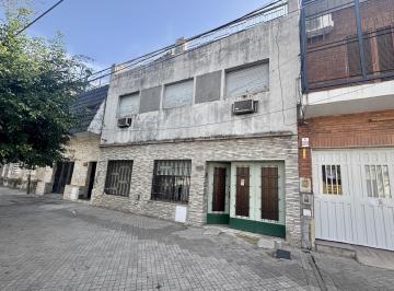 Casa · 197m² · 9 Ambientes · 1 Cochera · Casa de 4 Dorm. con Cochera y Patio en Barrio General Jose de San Martín