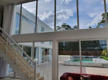 Casa de 7 ambientes, Mar del Plata · Casa en Excelente Barrio Privado Muy Cómoda Amplio Bosque y Casa