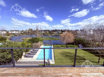 Casa · 360m² · 6 Ambientes · 2 Cocheras · Casa a La Laguna en Albanueva con Amarra (Opcional) 4 Dorm. Play Dep Orientacion Oeste