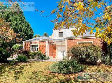 Casa · 245m² · 5 Ambientes · 2 Cocheras · Los Jazmines Casa en Alquiler Amoblada