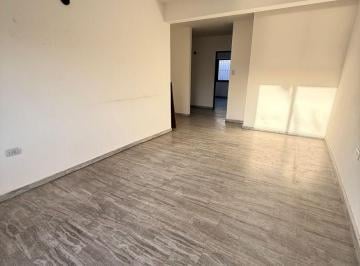 Departamento de 3 ambientes, Morón · Departamento de 70 m² con 2 Dorm. en Alquiler en Castelar