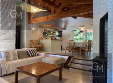 Casa · 180m² · 5 Ambientes · 3 Cocheras · Lindísima Casa Super Cómoda a 4 Cdas de Av Libertador
