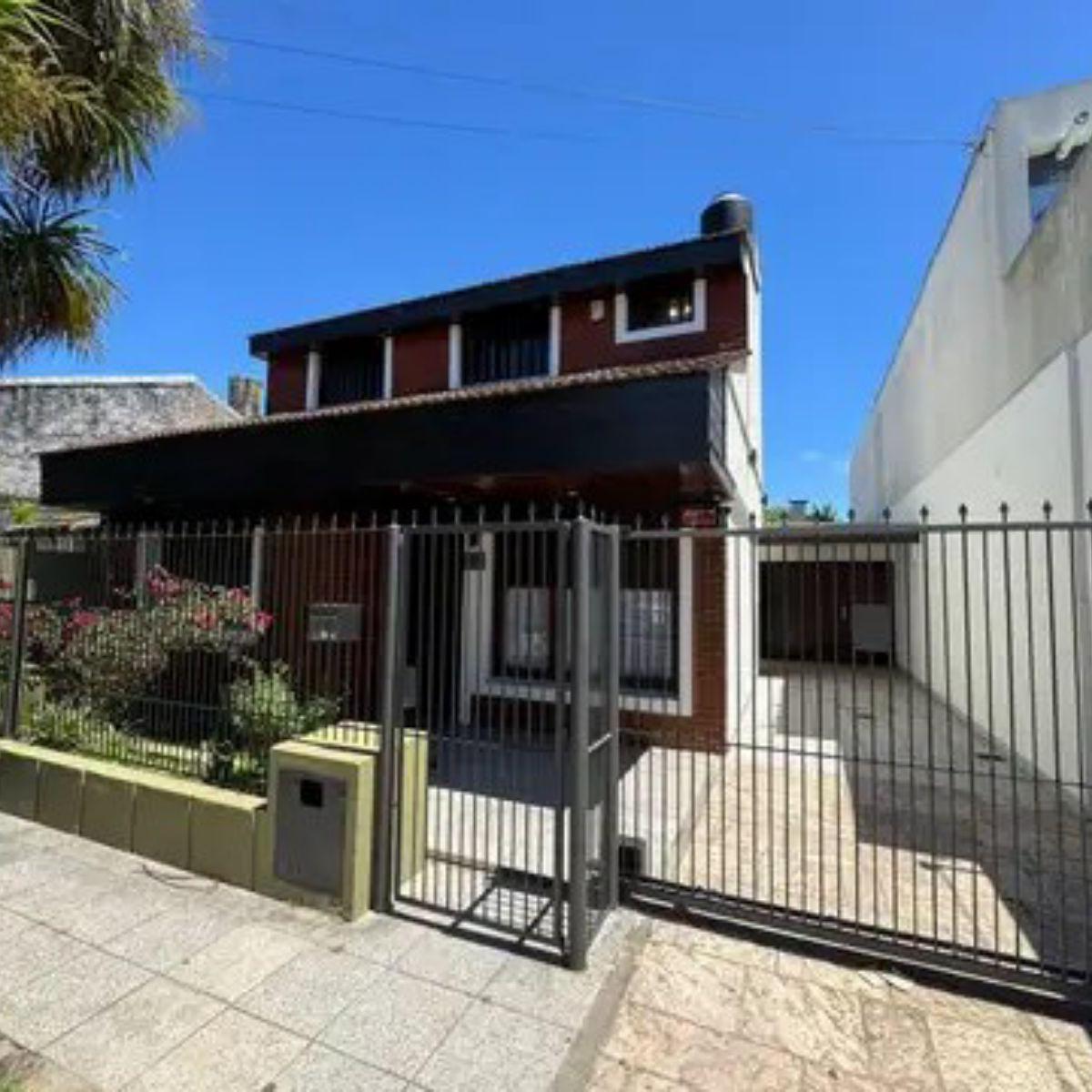 Por permuta | Chalet reciclado a nuevo en 2025, Barrio Los Pinares