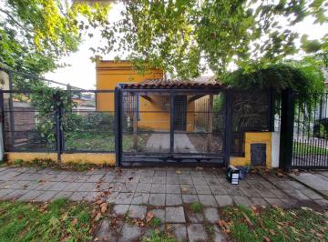 Casa · 122m² · 3 Ambientes · 1 Cochera · Casa en Venta 3 Ambientes en Adrogue Reciclada con Pileta