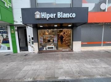 Local comercial · 69m² · 2 Ambientes · Local en Venta a La Calle en Pleno Centro de Adrogue