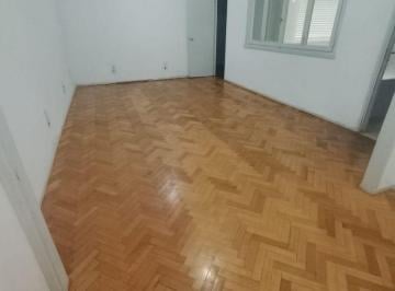 Departamento de 4 ambientes, Balvanera · Alquiler 4 Amb con Dep. de Servicio Co Patio y Balcon Al Frente