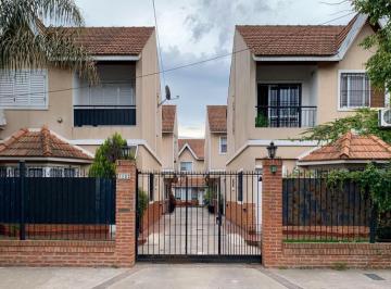 frente · Duplex 4 Ambientes en Venta en Adrogue en Pequeño Condominio en Impecable Estado