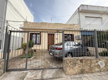 Casa · 150m² · 8 Ambientes · 1 Cochera · Venta Casa PH Parque Batlle 5 Dorm. Garage y Patio