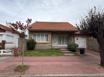 Casa · 154m² · 5 Ambientes · 2 Cocheras · - Casa en Venta - Los Troncos - Mar del Plata