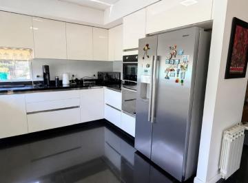 Casa · 277m² · 4 Ambientes · 5 Cocheras · Venta Casa 7 Ambientes en La Agustina