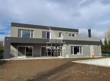 GMM-GMM-39_2 · Casa en Venta 8 Ambientes en Barrio Cerrado Neuquen