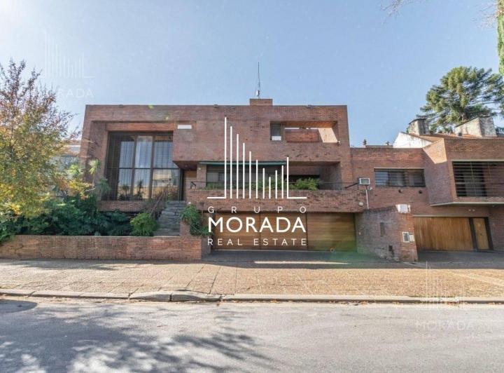 Casa · 680m² · 7 Ambientes · 3 Cocheras