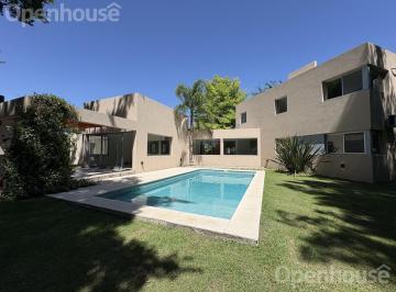 Casa · 180m² · 5 Ambientes · 3 Cocheras · Alquiler - Excelente Casa en Barrio Santa Silvina