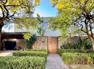 Casa · 321m² · 6 Ambientes · 1 Cochera · Casa en Venta en Laguna del Sol, General Pacheco, Tigre