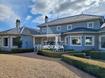 GMM-GMM-117_2 · Venta Casa en El Malacate. 7 Ambientes. Excelente Calidad con Detalles Únicos.