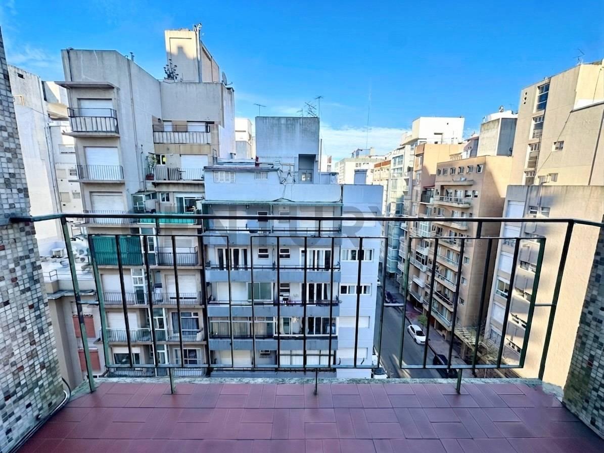 Amplio dos ambientes, 41m² a la calle con balcón — Terminal Vieja