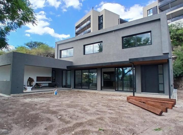 Casa en venta en La Cuesta · 6 ambientes