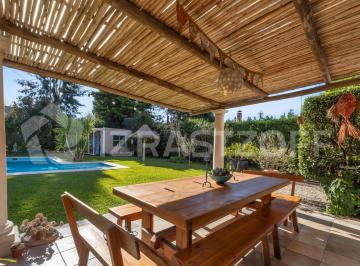 Casa · 172m² · 5 Ambientes · 2 Cocheras · Casa en Venta en Lote Central en Haras de Pilar, El Establo