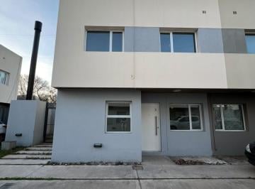 PH · 80m² · 4 Ambientes · 2 Cocheras · Dúplex de Categoría en Complejo y Excelente Ubicación Nqn
