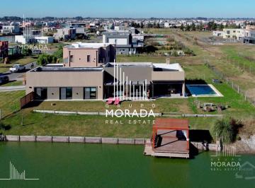 GMM-GMM-169_2 · Casa en Venta 3 Dorm. Al Agua en San Sebastian