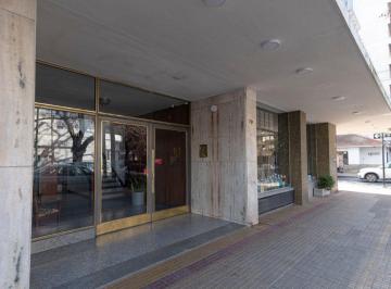 Departamento de 3 ambientes, La Plata · Departamento de 60 m² con 2 Dorm. en Alquiler en 42 Esq 9