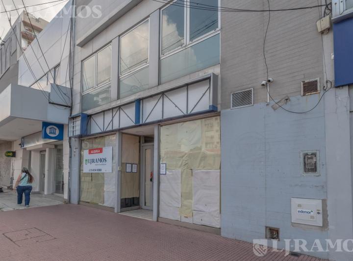 Local comercial · 587m²
