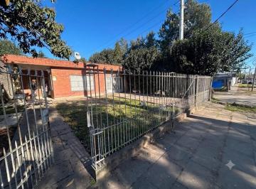 Casa · 110m² · 3 Ambientes · 2 Cocheras · Venta Casa Cn Parque Florencio Varela Sobre Avenid