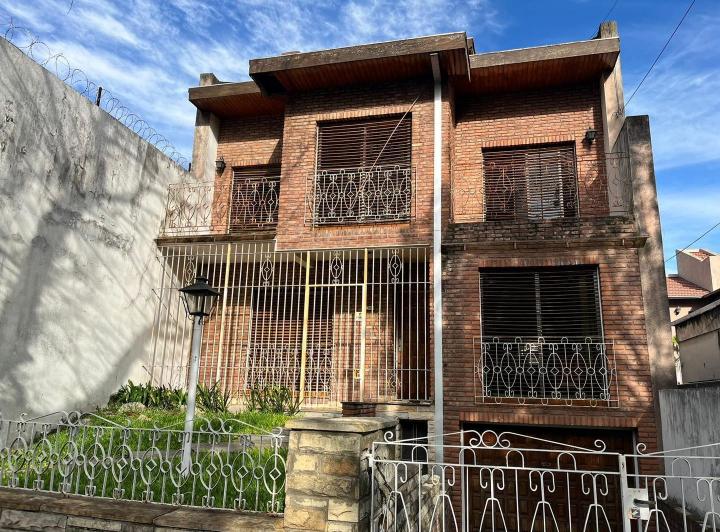 Casa · 283m² · 4 Ambientes · 2 Cocheras