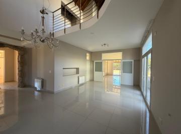 Casa · 350m² · 4 Dormitorios · 3 Cocheras · Alquiler de Casa Lujan de Cuyo