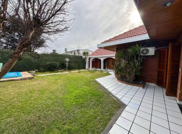 Casa · 325m² · 4 Ambientes · 2 Cocheras · Venta Casa Jose Marmol 4 Ambientes Muy Amplios 2 Cocheras Cubiertas