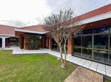 Casa · 325m² · 4 Ambientes · 2 Cocheras · Venta Casa Jose Marmol 4 Ambientes Muy Amplios 2 Cocheras Cubiertas