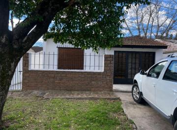 Casa · 284m² · 3 Ambientes · 1 Cochera · Vendo Casa 4amb Adrogue