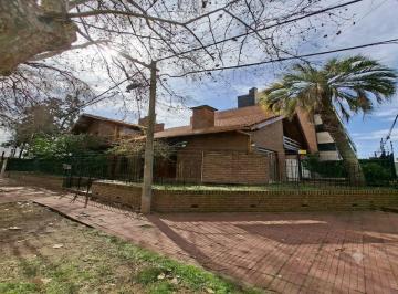 Casa de 7 ambientes, Rosario · Alberdi Residencial, Excelente Ubicacion.