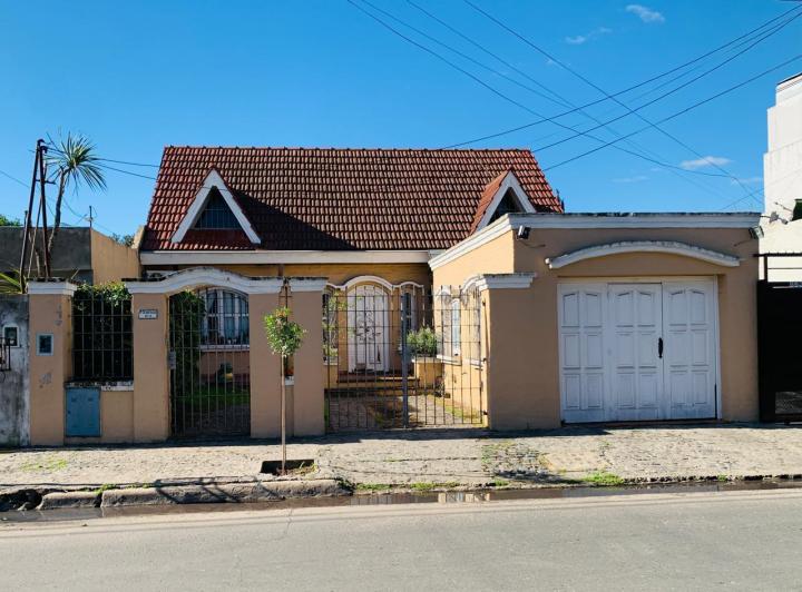 Casa · 490m² · 5 Ambientes · 1 Cochera