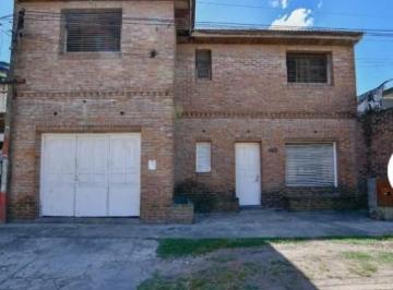 Casa · 80m² · 4 Ambientes · 1 Cochera · Casa en Tolosa