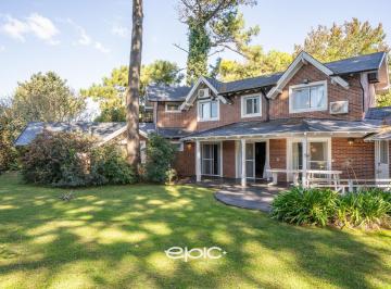 Casa · 200m² · 5 Ambientes · Casa 5 Amb en Venta en Pinamar Norte a Pasos del Mar