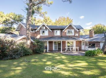 Casa · 200m² · 5 Ambientes · Casa 5 Amb en Venta en Pinamar Norte a Pasos del Mar
