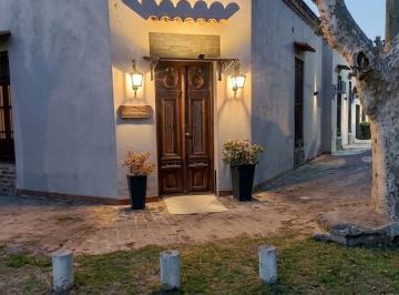 Casa · 400m² · 7 Ambientes · 3 Cocheras · Casa en Venta - 7 Amb - Cocheras - Quincho - Casa P/huéspedes - Pileta - Pcia de Bsas - Ernestina