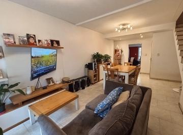 PH · 108m² · 4 Ambientes · 1 Cochera · PH en Venta 5 Amb Cochera 2 Patios V. Pueyrredon
