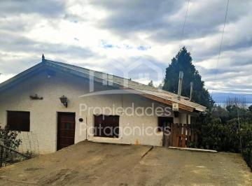 Casa · 90m² · 3 Ambientes · 1 Cochera · Casa Chalet en Alquiler en Melipal I, Bariloche, Patagonia